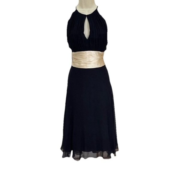 100% silk Maggie London dress size small / 4 elegant quiet luxury y2k - Picture 1 of 3